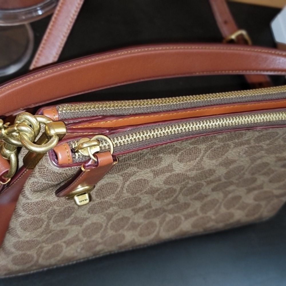 Coach Signature Brown and Red Handbag - Picture 3 of 12